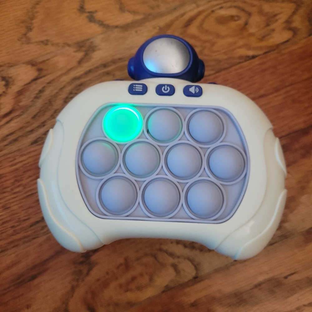 Interactive Blue and White Popit Game